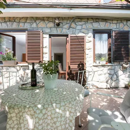 Oasis Apartment